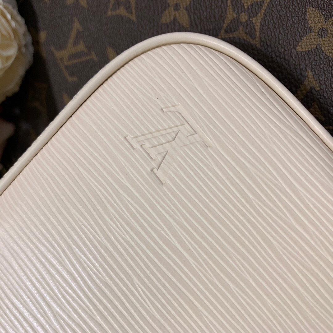l**is V*t*n easy pouch