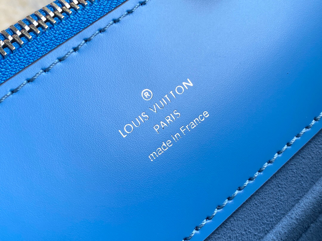 l**is V*t*n grenelle tote