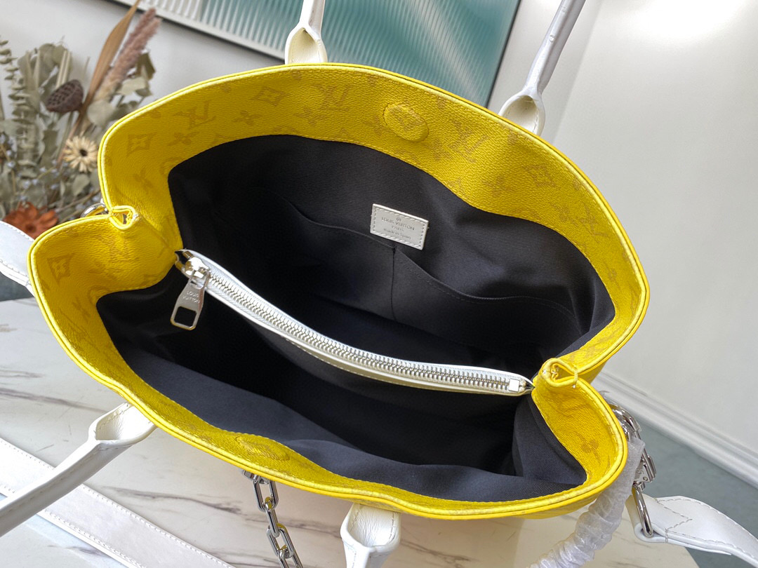 l**is V*t*n carry it tote