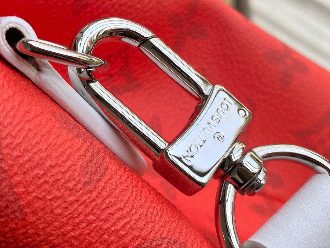 l**is V*t*n carry it tote