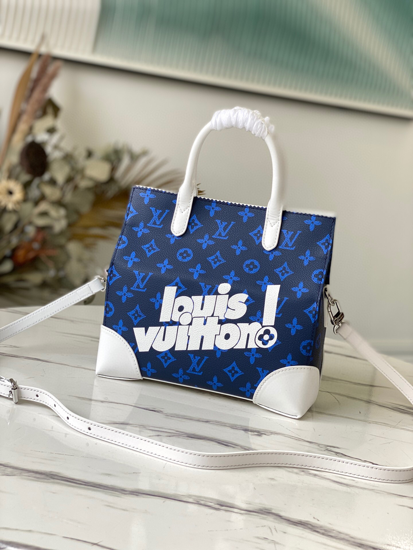 l**is V*t*n carry it tote