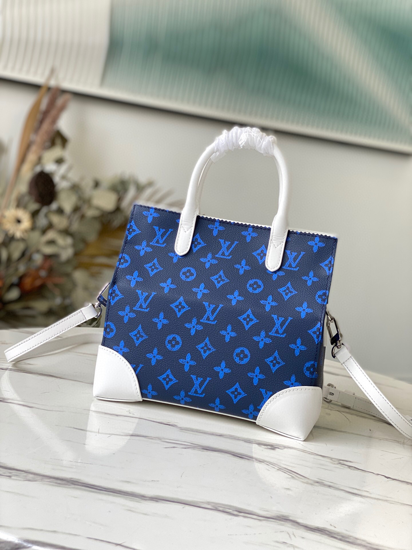 l**is V*t*n carry it tote