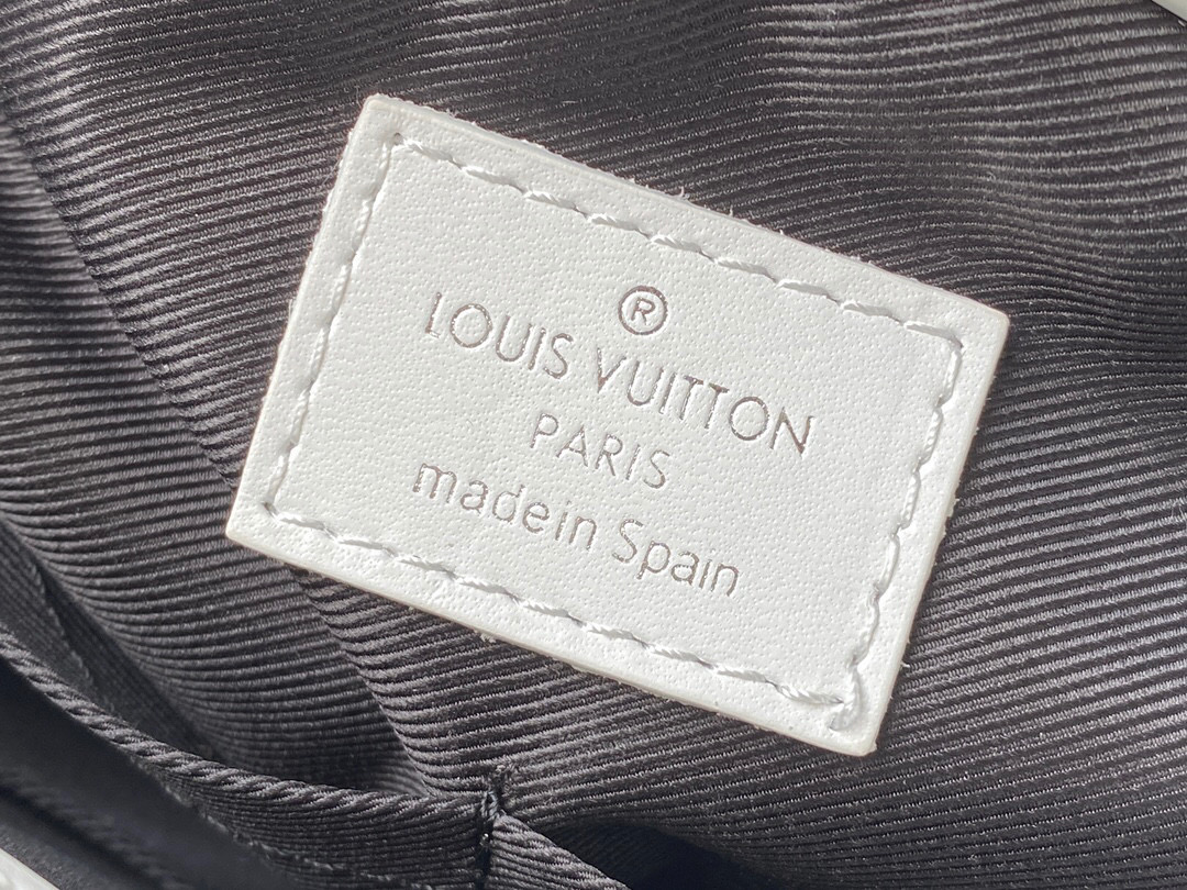 l**is V*t*n carry it tote