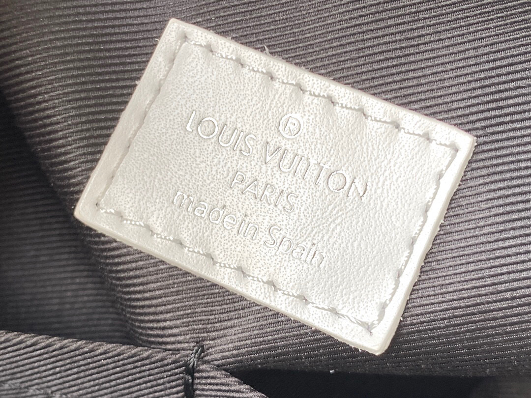 l**is V*t*n carry it tote