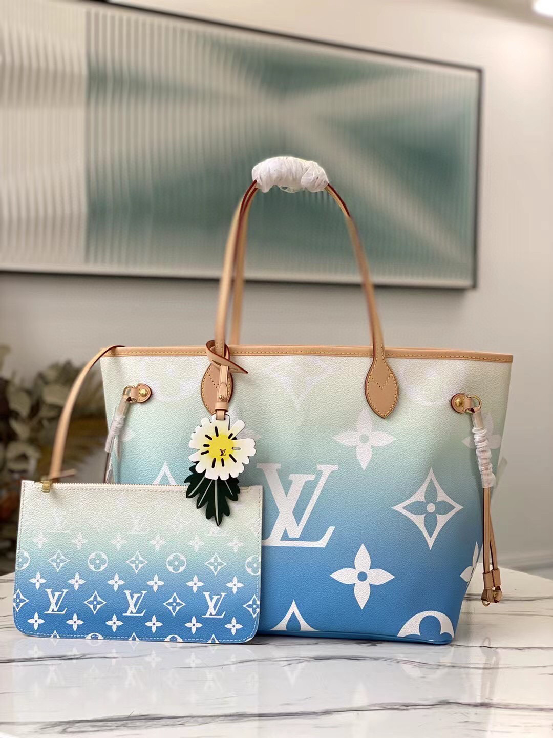 l**is V*t*n neverfull