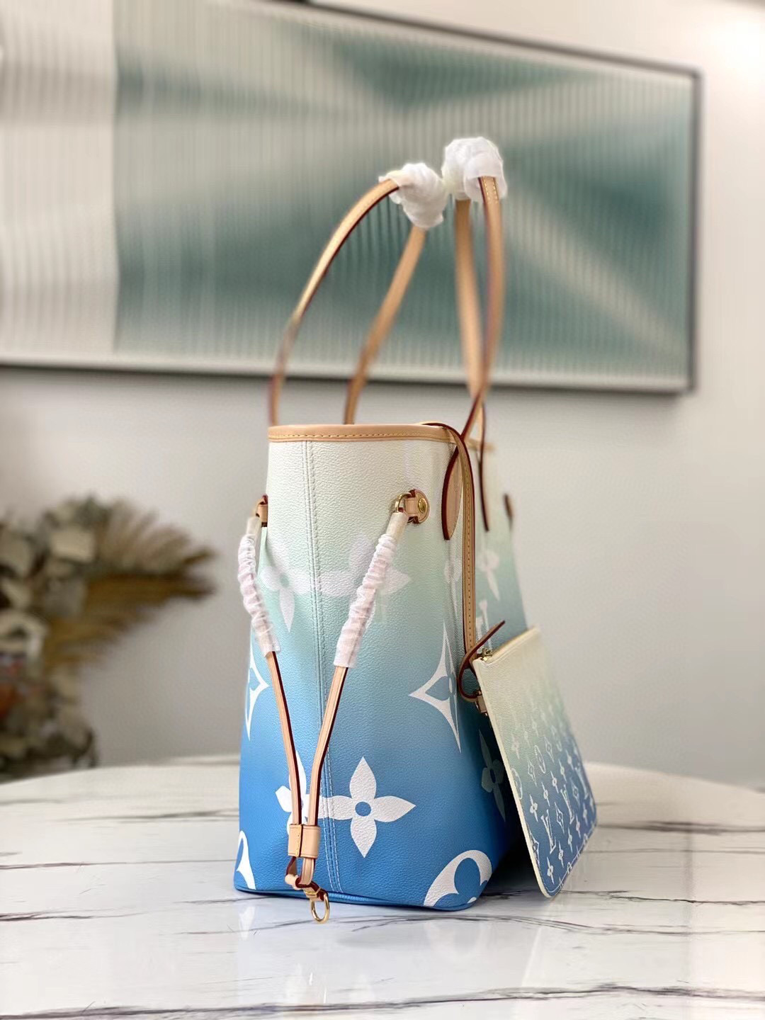 l**is V*t*n neverfull