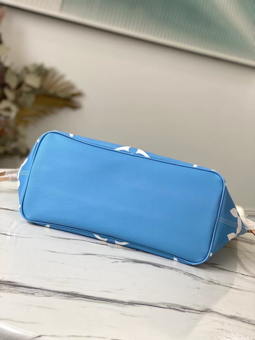 l**is V*t*n neverfull