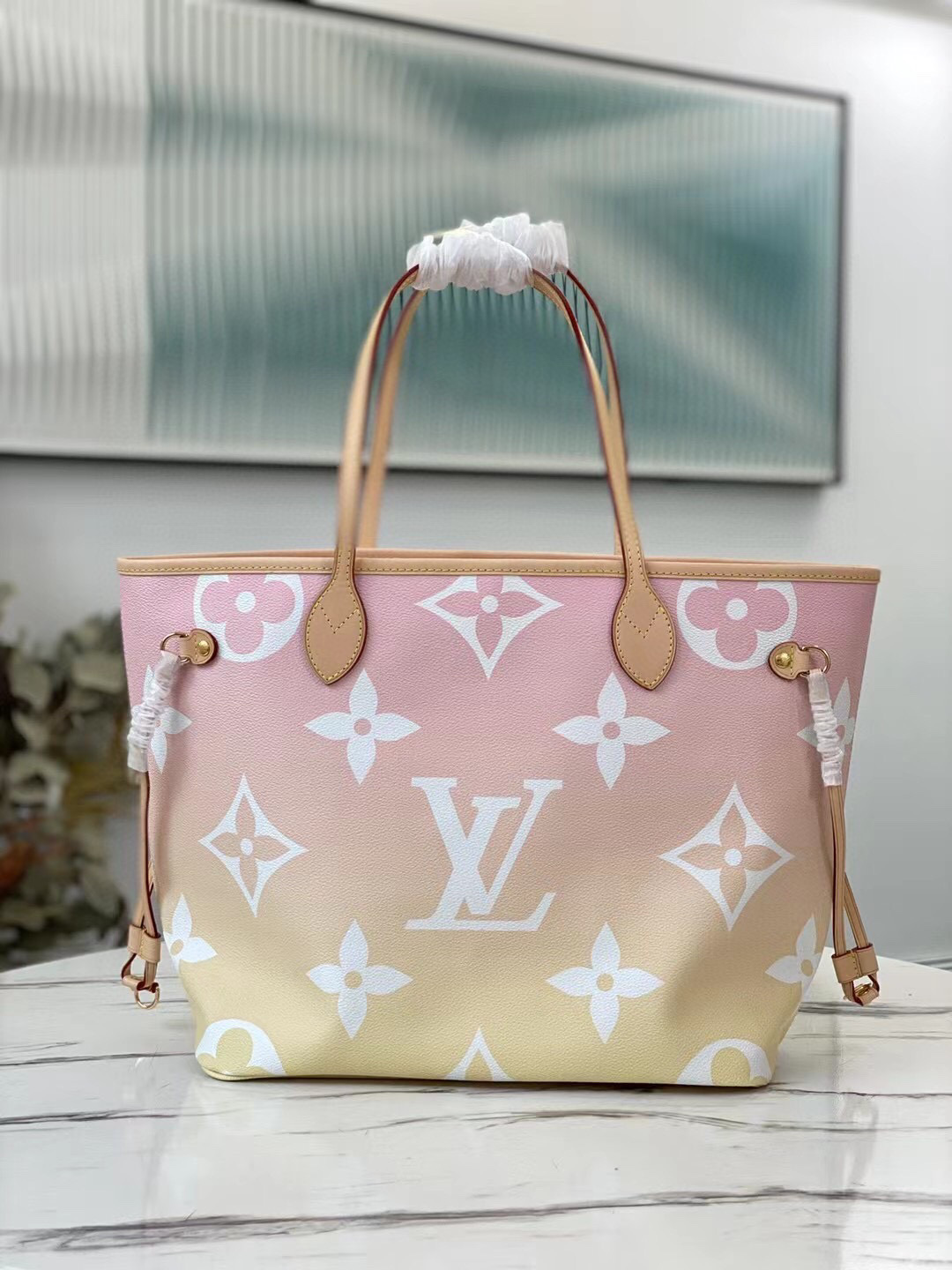 l**is V*t*n neverfull
