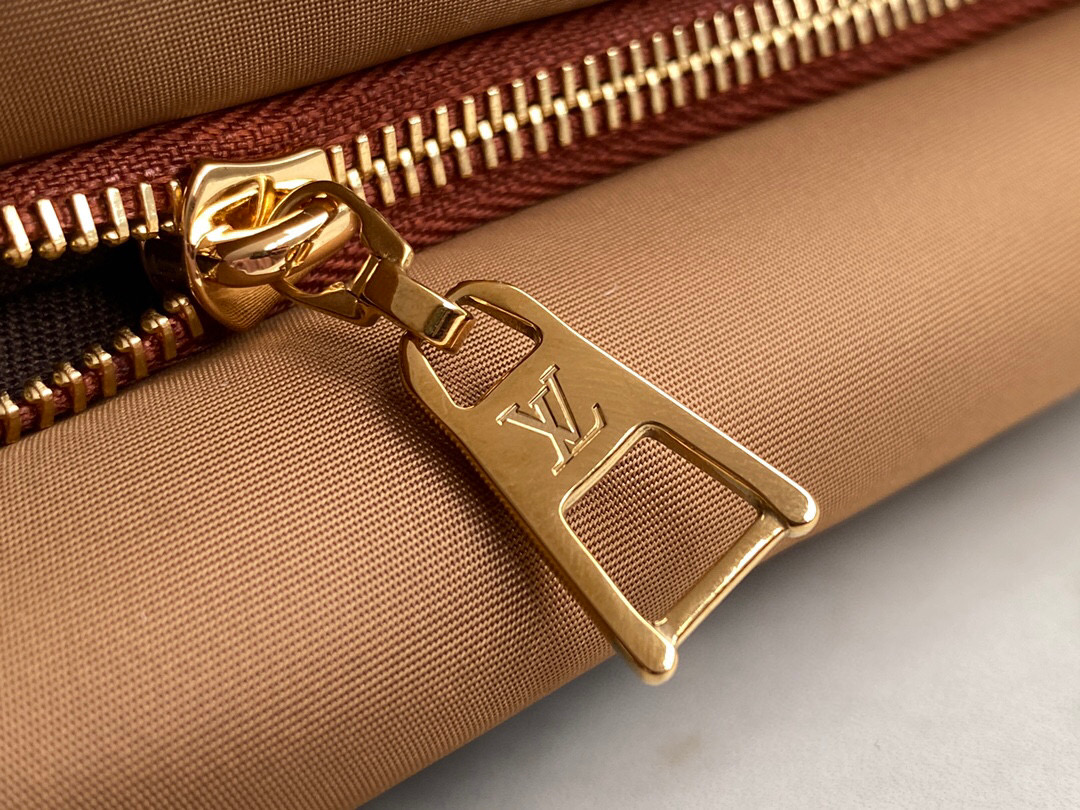 l**is V*t*n maxi multi pochette