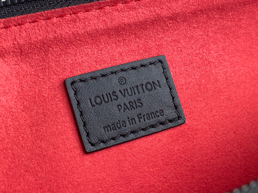 l**is V*t*n coussin