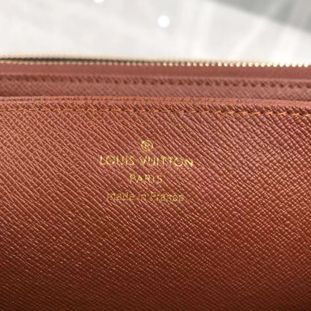 l**is V*t*n zippy wallet