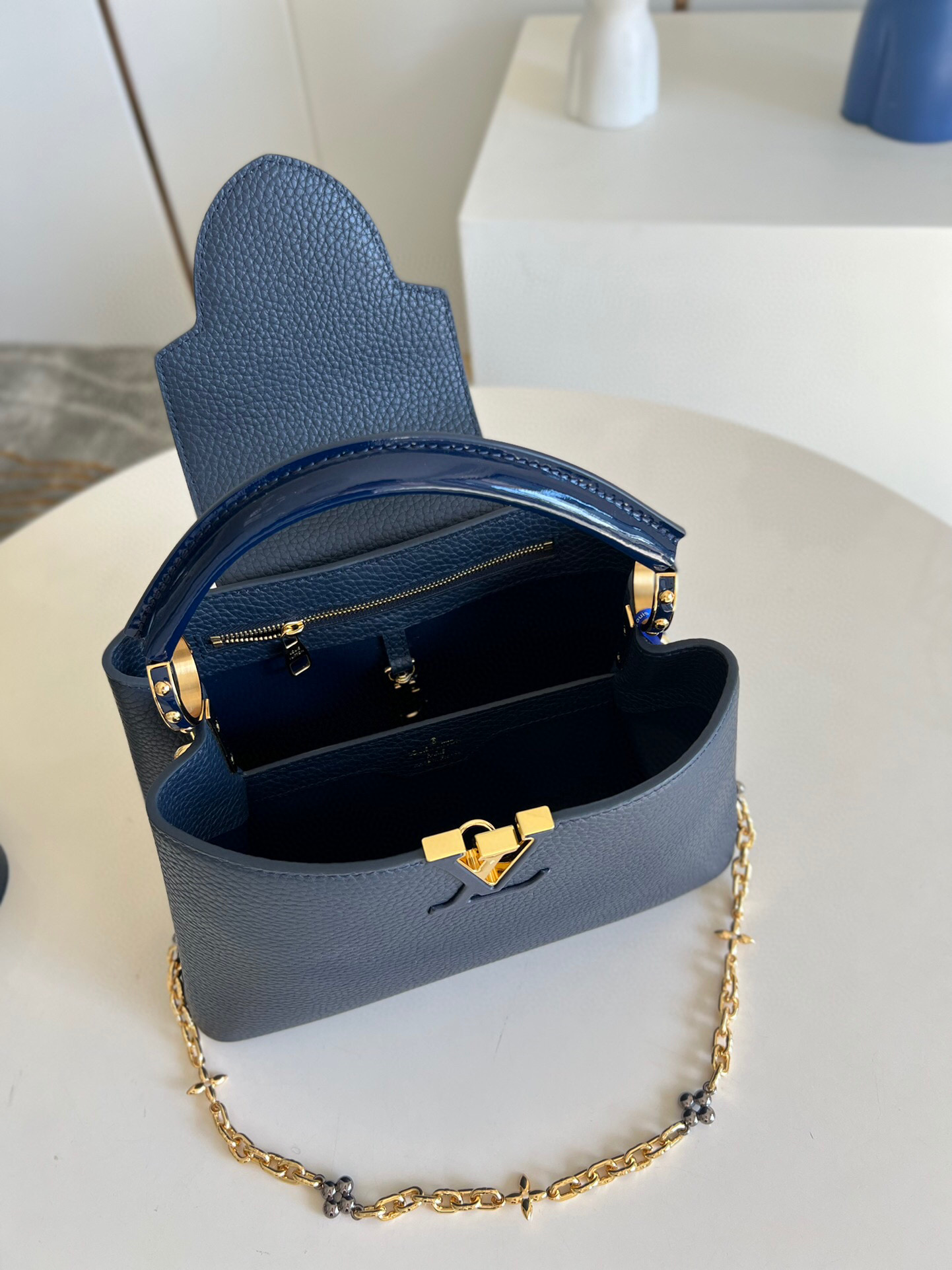 l**is V*t*n capucines sapphire blue