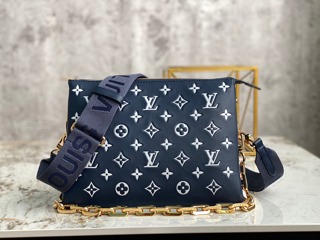 l**is V*t*n coussin navy blue
