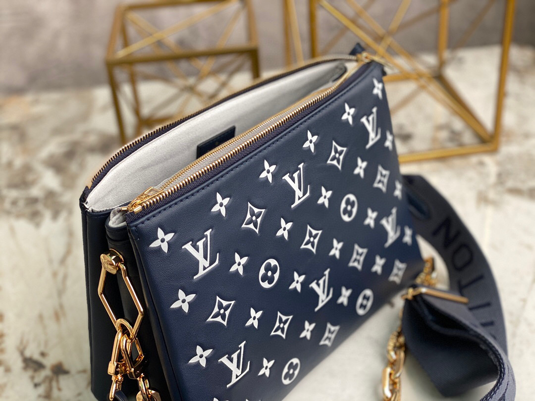 l**is V*t*n coussin navy blue