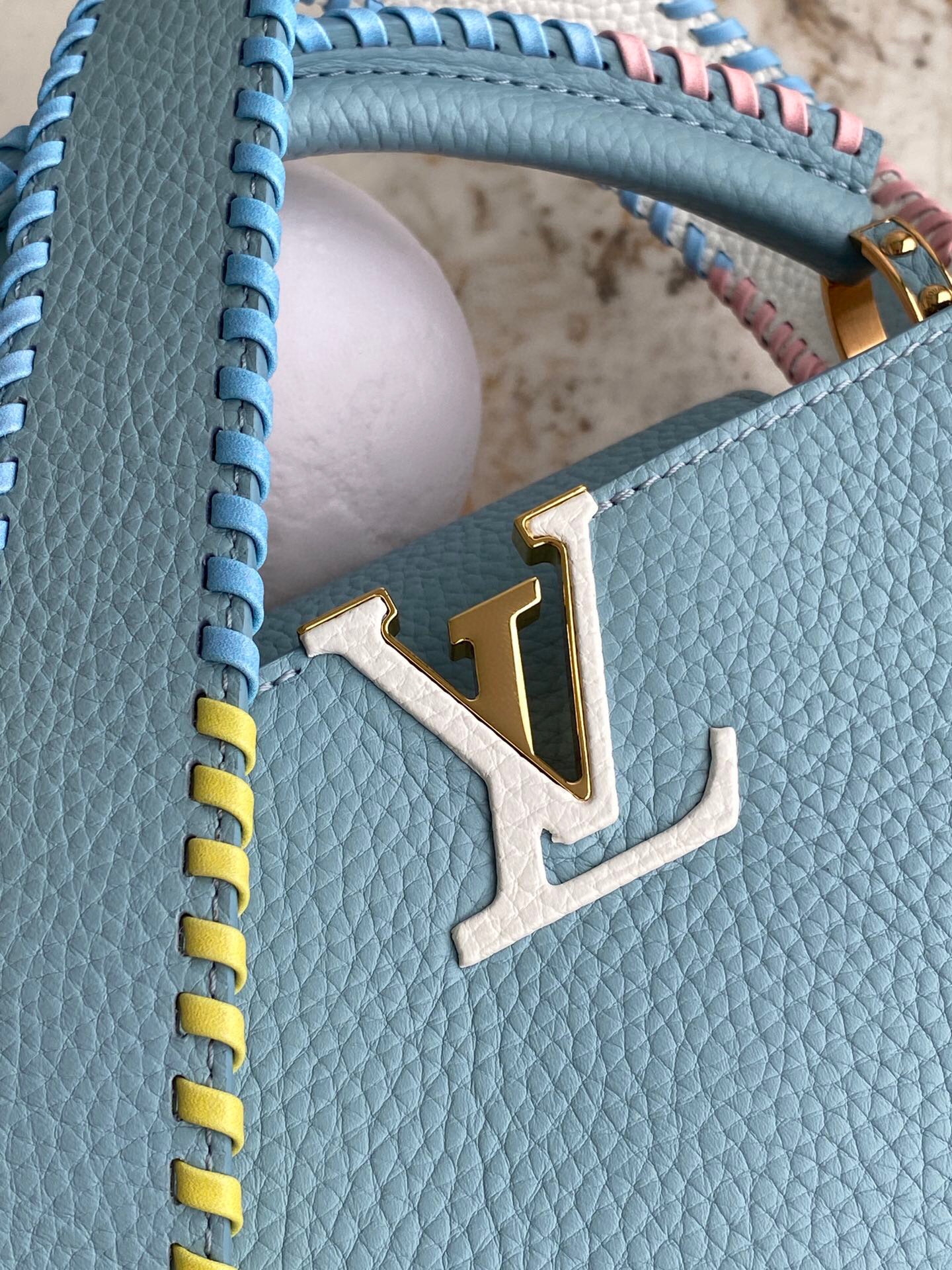 l**is V*t*n capucines