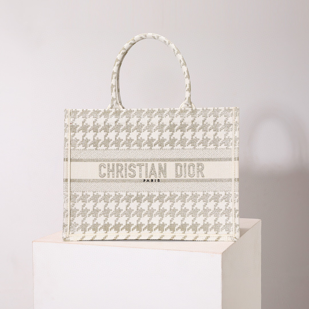 D*or book tote