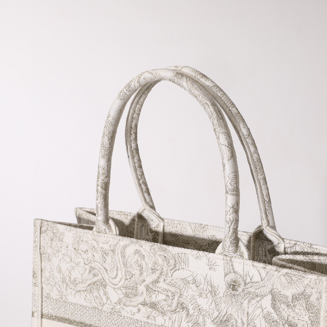 D*or book tote