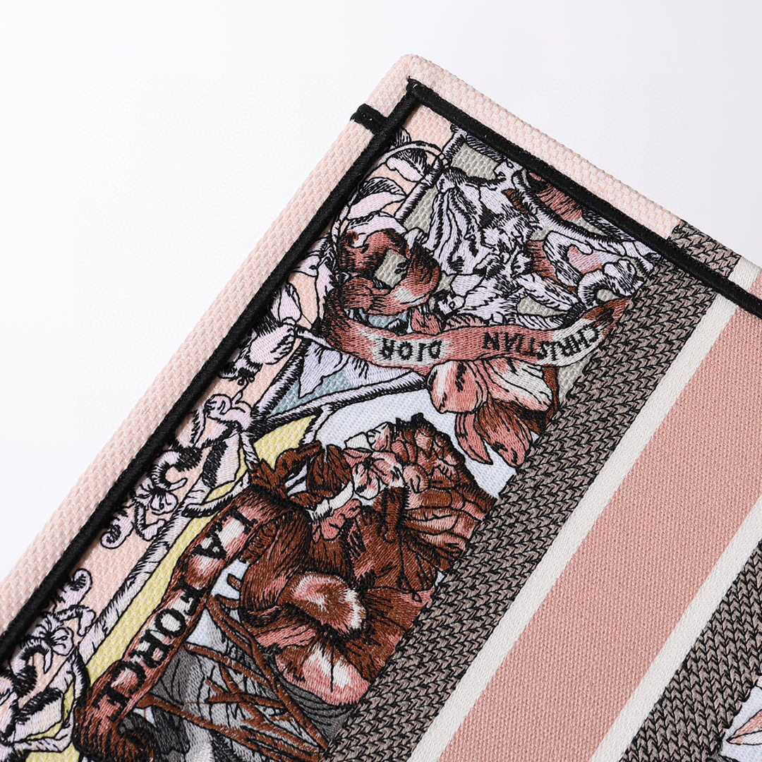 D*or book tote