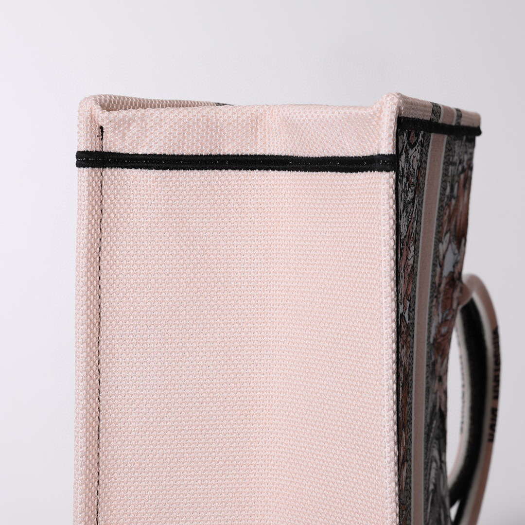 D*or book tote