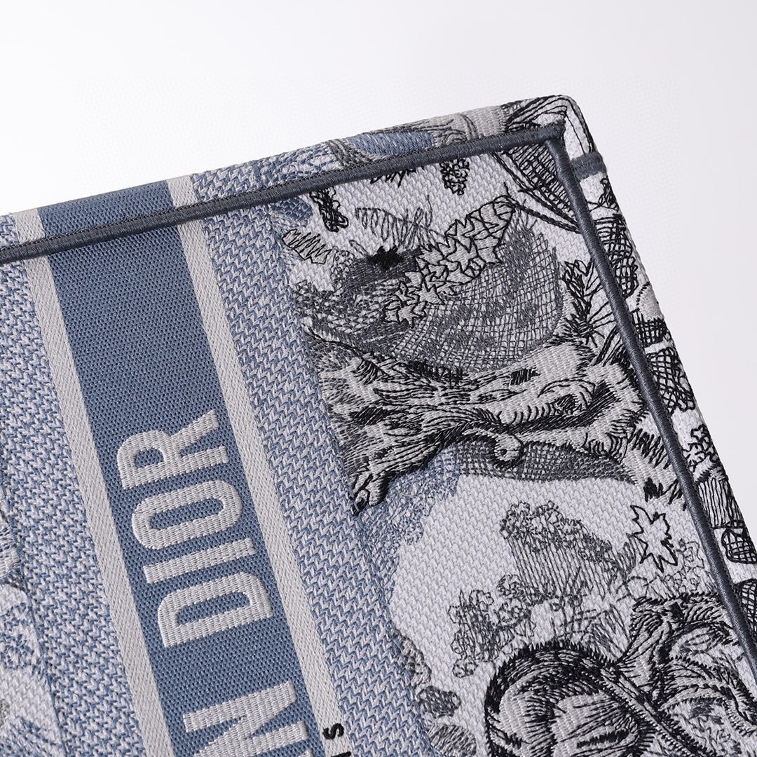 D*or book tote