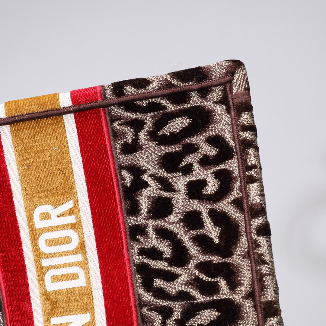 D*or book tote