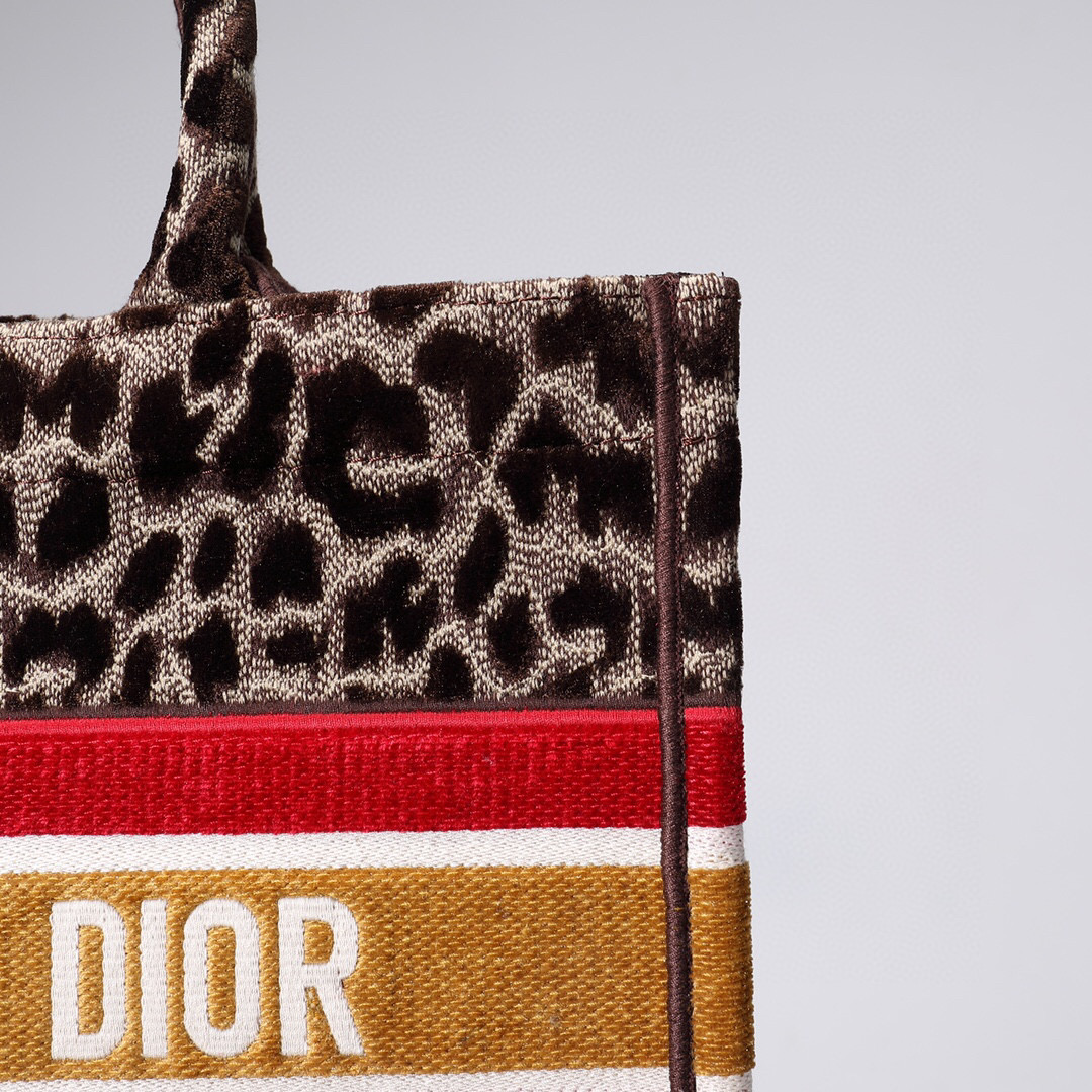 D*or book tote