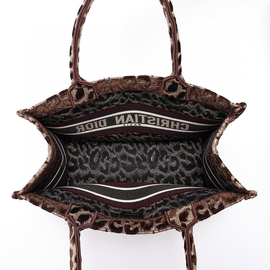 D*or book tote