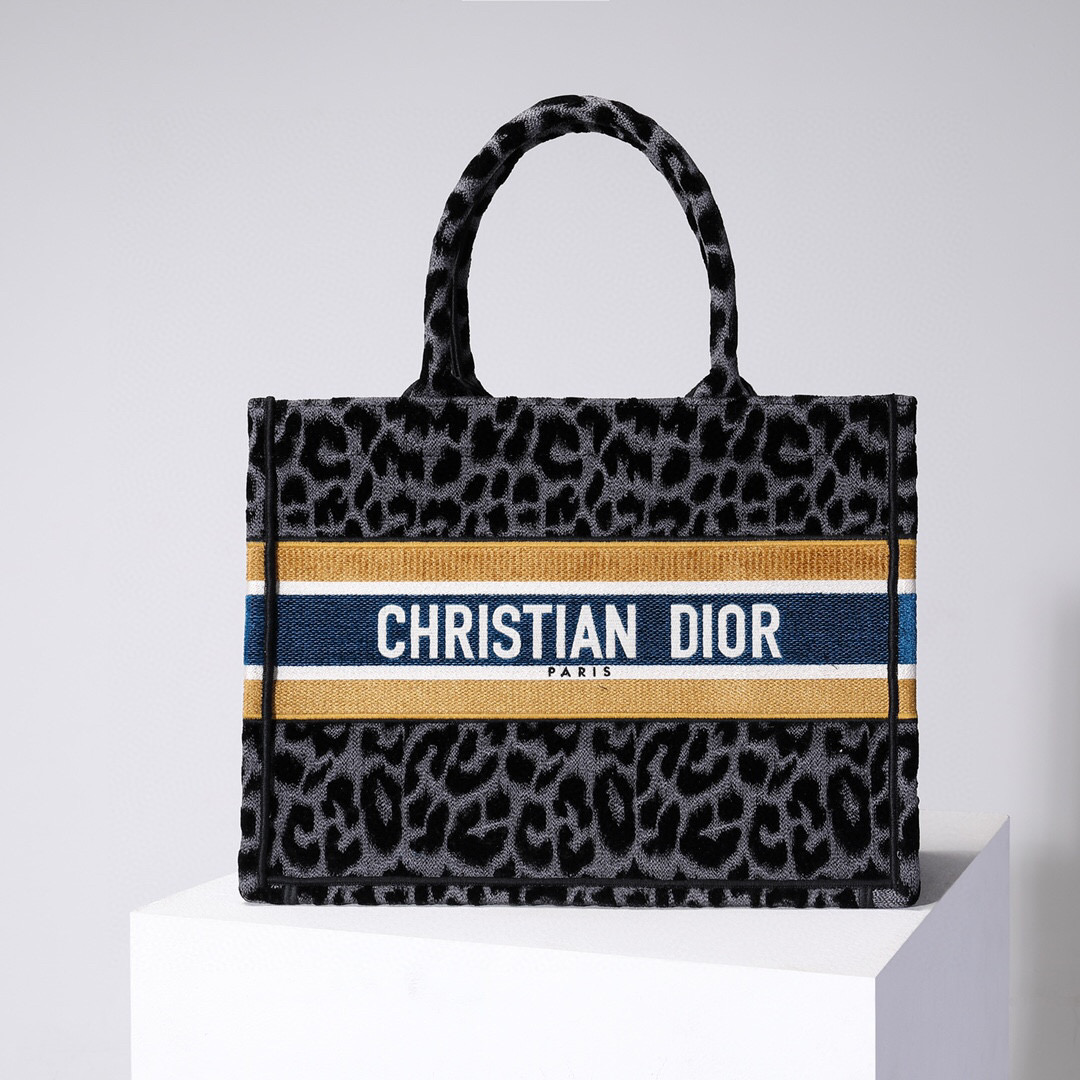 D*or book tote