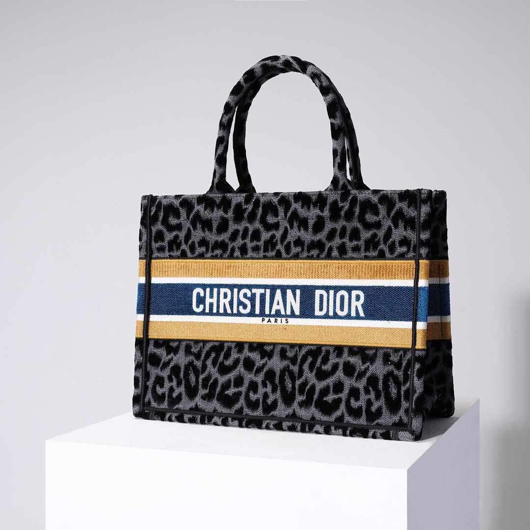 D*or book tote