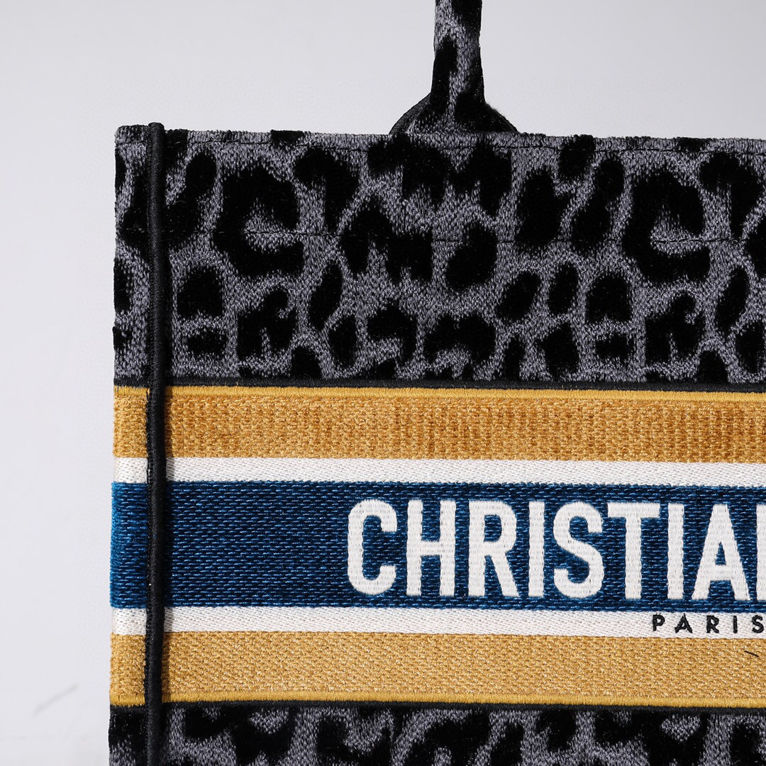 D*or book tote