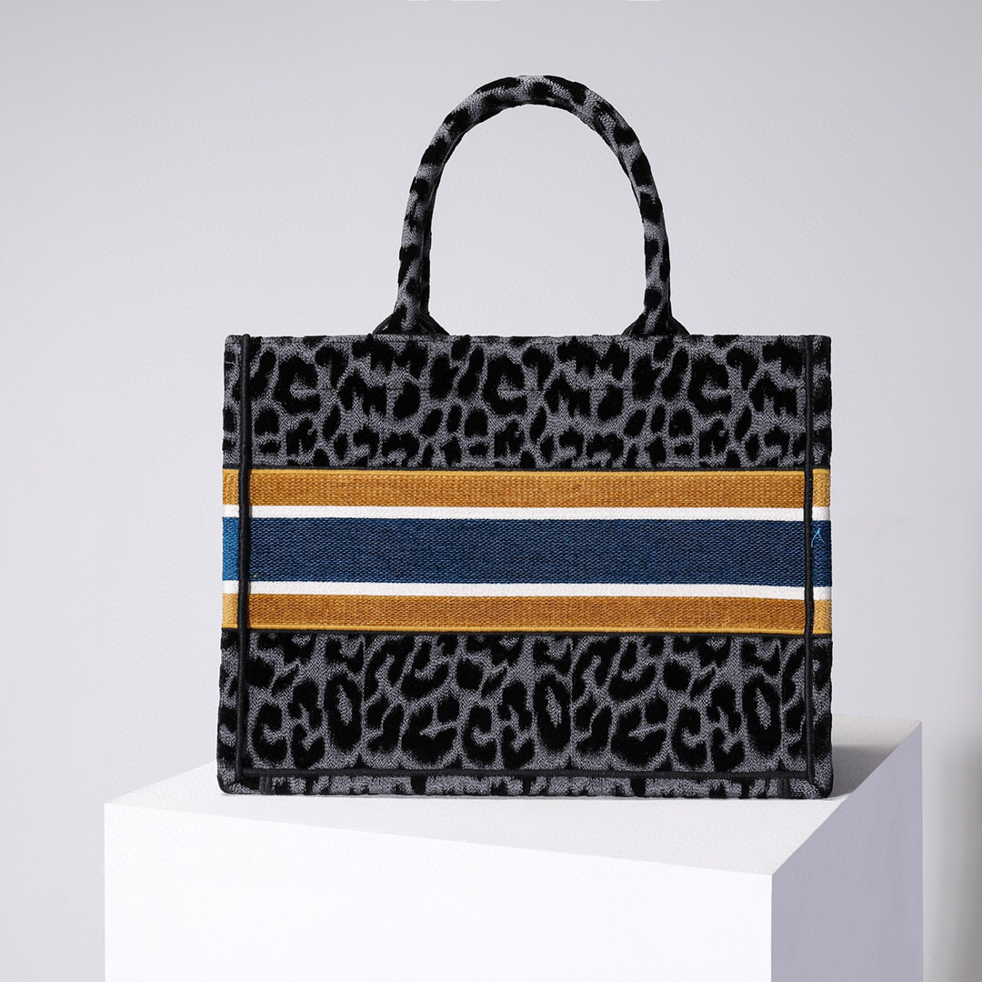 D*or book tote