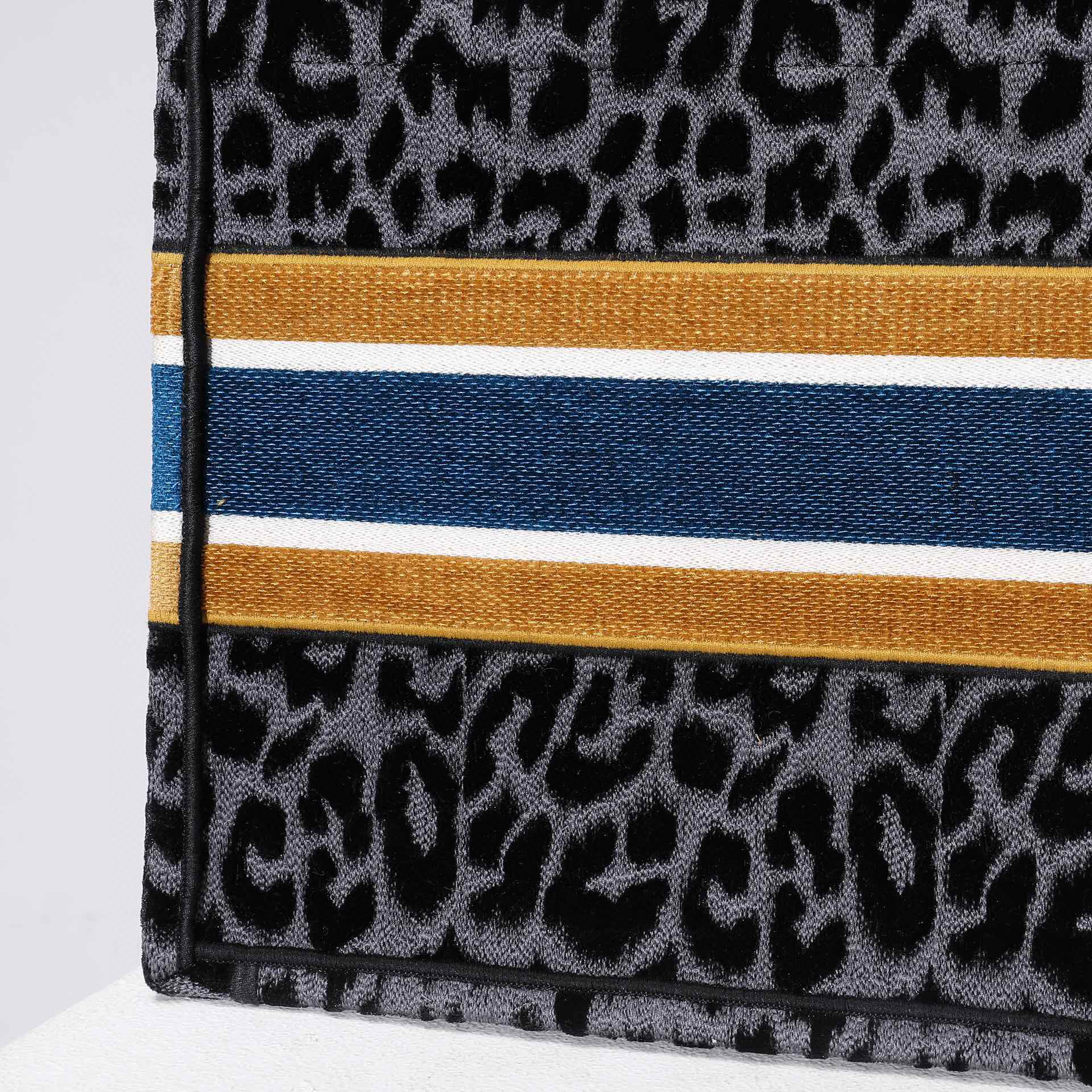 D*or book tote