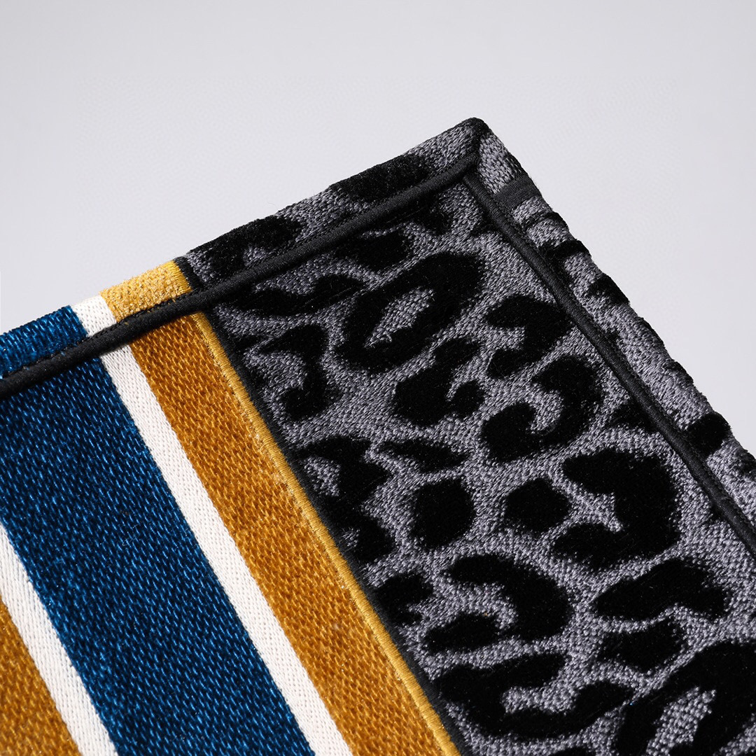 D*or book tote