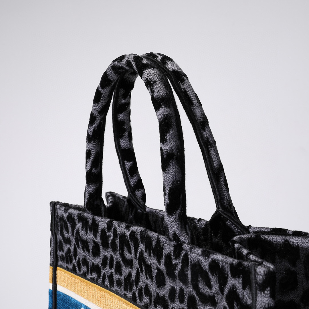 D*or book tote