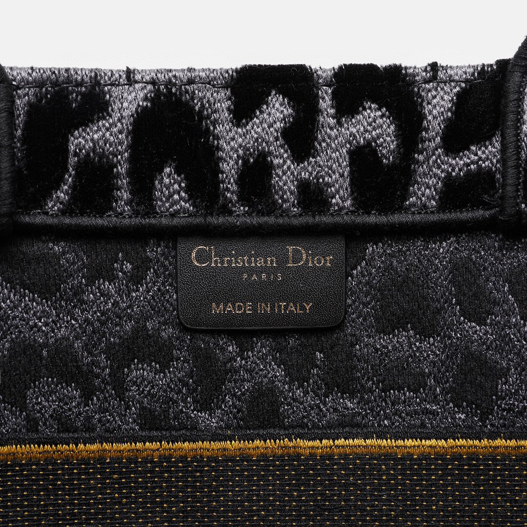 D*or book tote