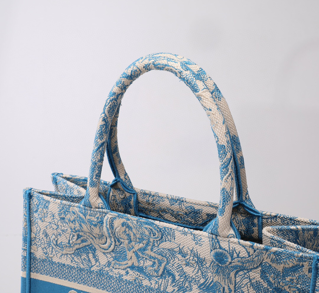 D*or book tote