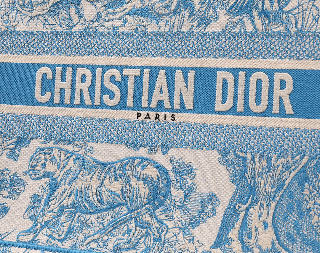 D*or book tote