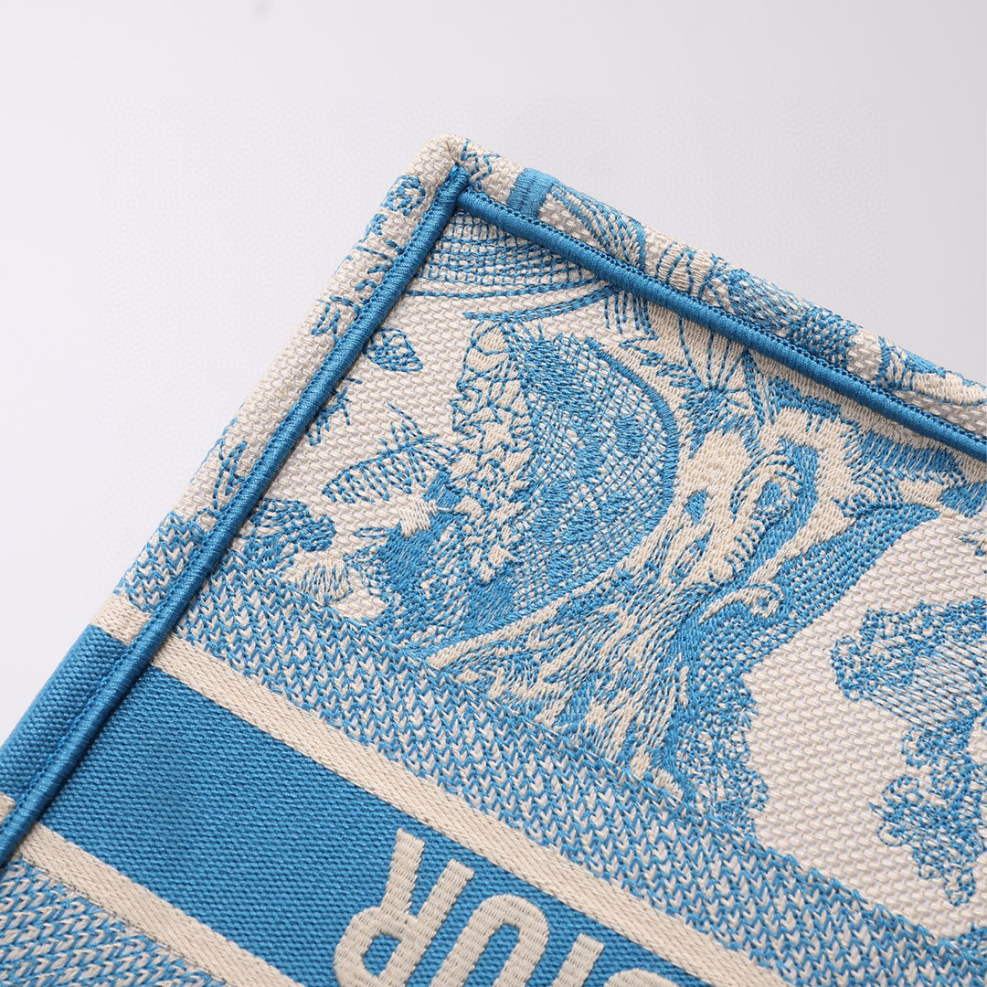 D*or book tote