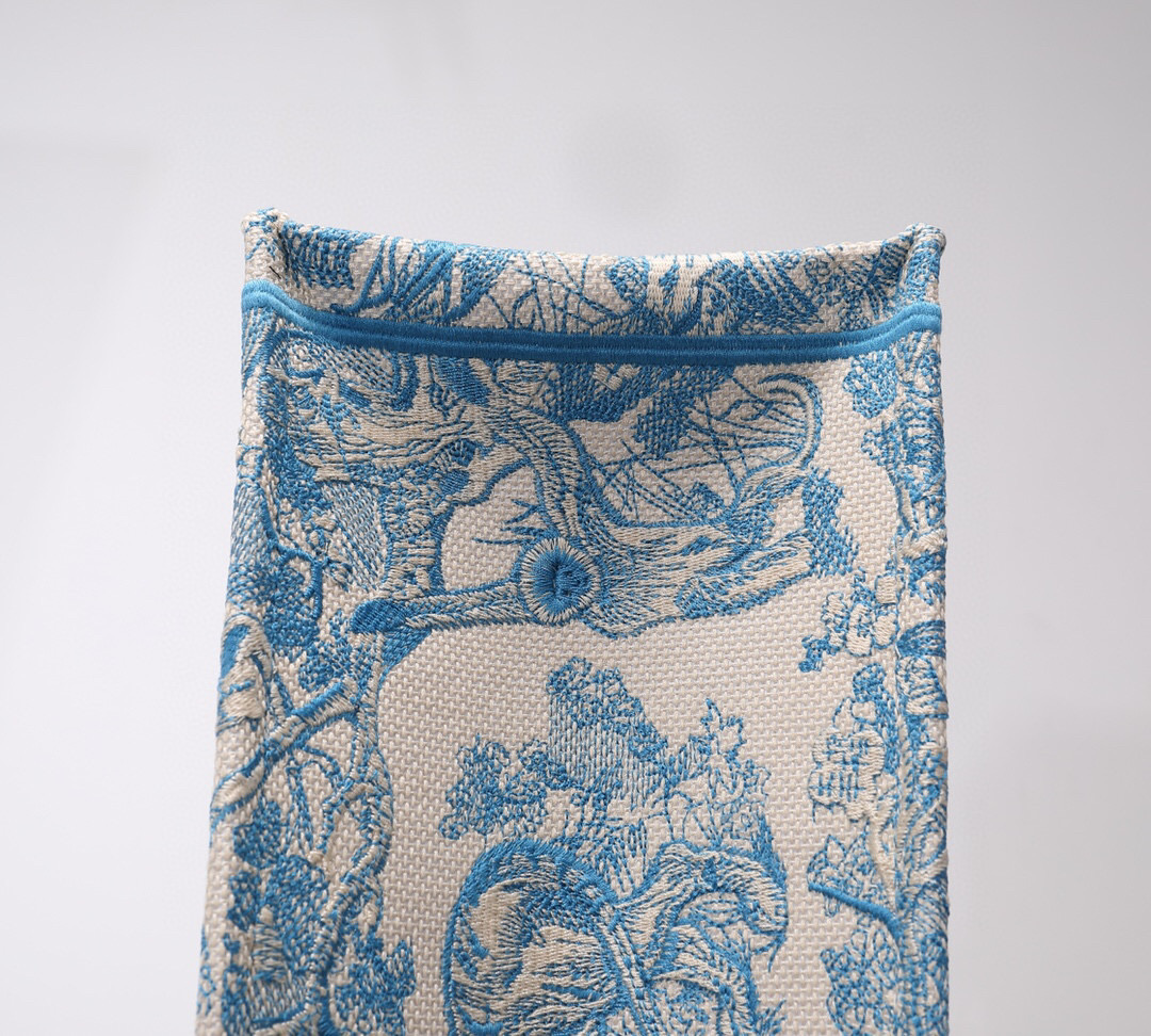 D*or book tote
