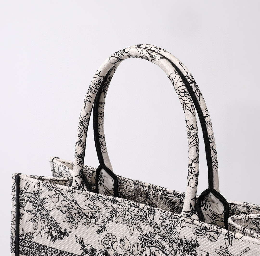 D*or book tote
