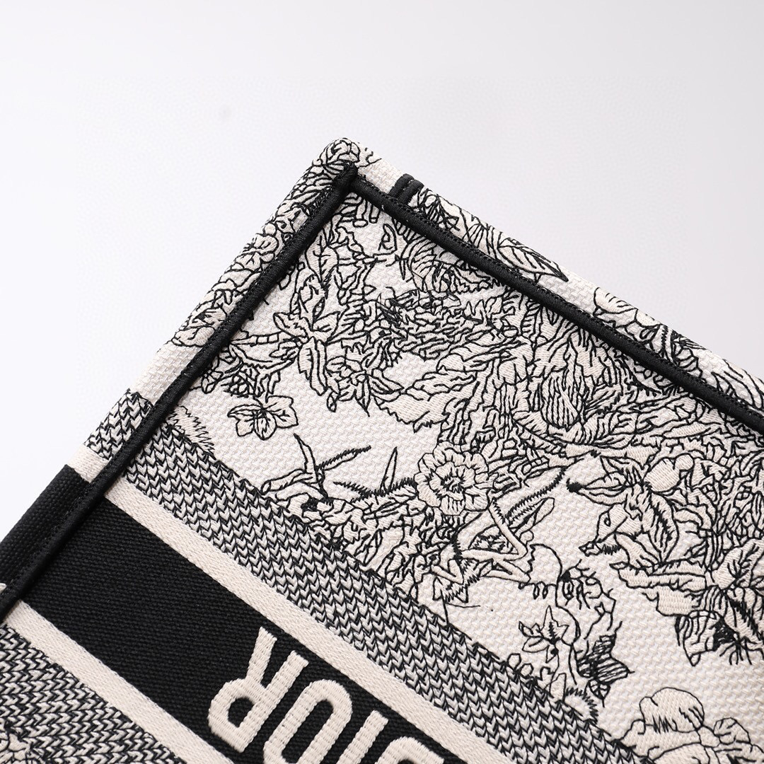 D*or book tote