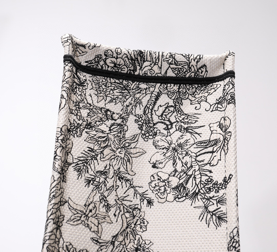 D*or book tote