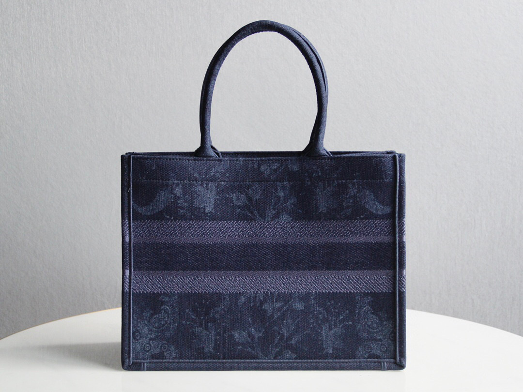 D*or book tote
