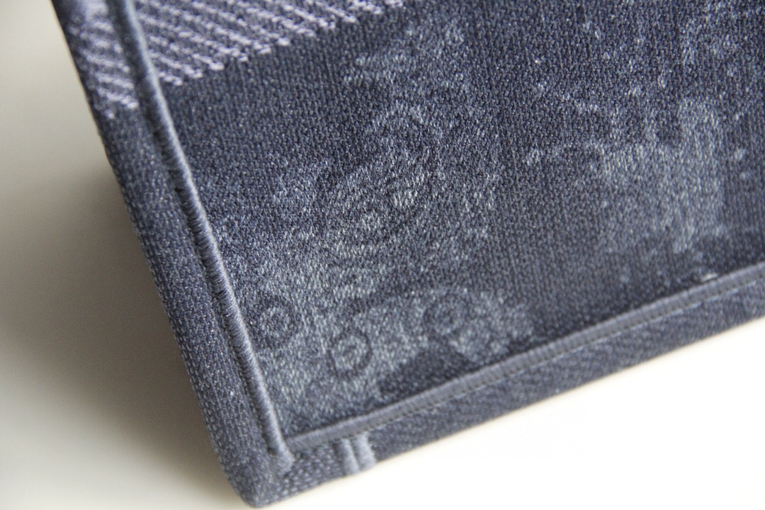 D*or book tote