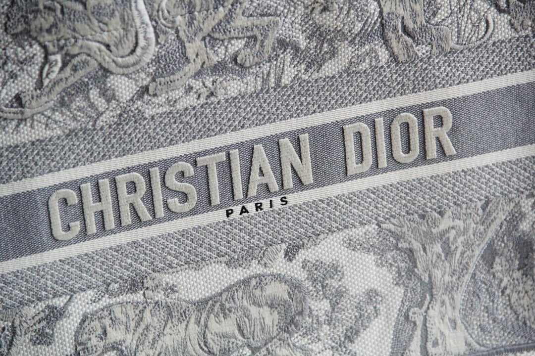 D*or book tote