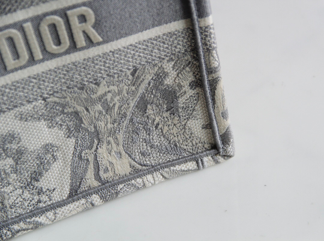 D*or book tote