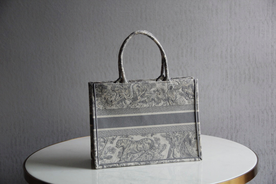 D*or book tote