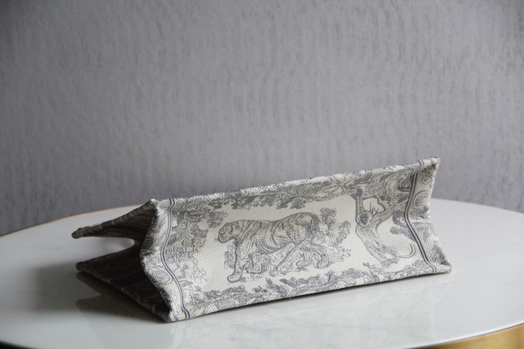 D*or book tote