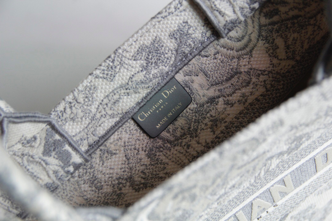 D*or book tote