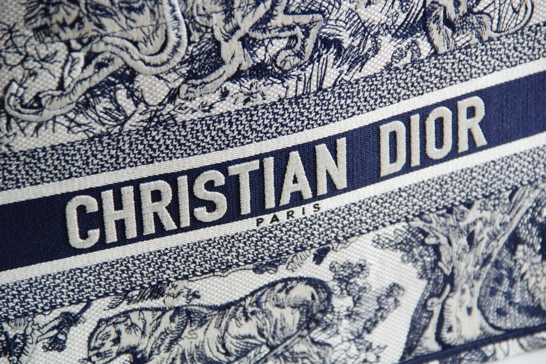 D*or book tote